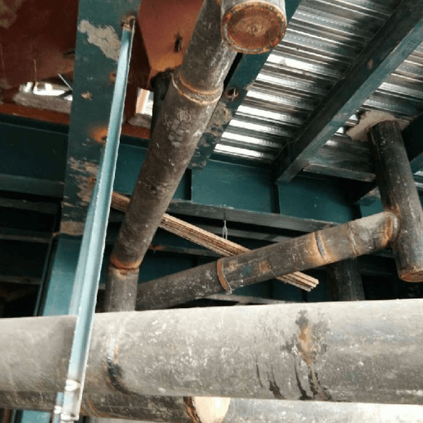 稀土耐磨合金管道焊接現(xiàn)場(chǎng)