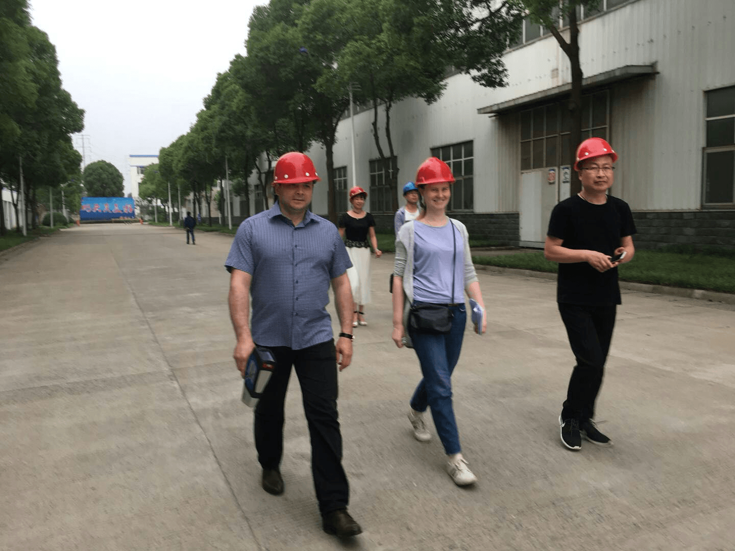 六一兒童節(jié)剛過(guò),江蘇江河就迎來(lái)了俄羅斯客戶(hù)來(lái)訪