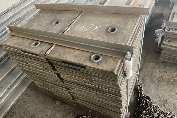 熔煉鏡面復(fù)合耐磨襯板廠家給您按需定制！[江河]