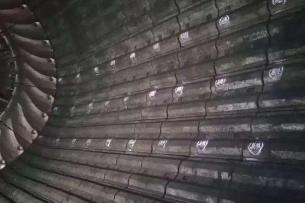 水泥廠磨機內部的襯板具體有哪些作用呢?[江河]