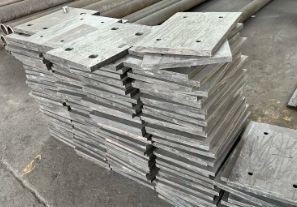 高強度高鉻合金熔煉復(fù)合耐磨板的耐磨層厚度多少？